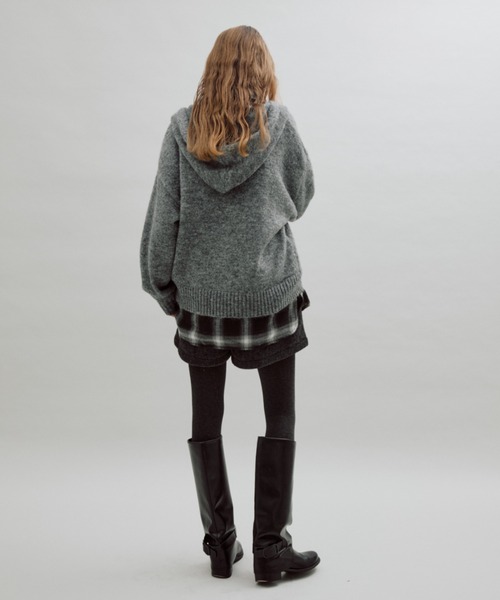 ANF.MUU(アンフムー)の「Vネックフーディニットプルオーバー(ニット/セーター・レディース・チャコールグレー/ブラウン/レッド・FREE)」の13枚目の写真