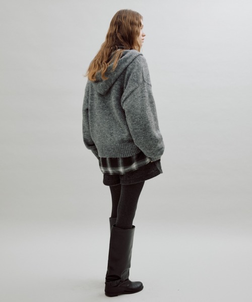 ANF.MUU(アンフムー)の「Vネックフーディニットプルオーバー(ニット/セーター・レディース・チャコールグレー/ブラウン/レッド・FREE)」の14枚目の写真