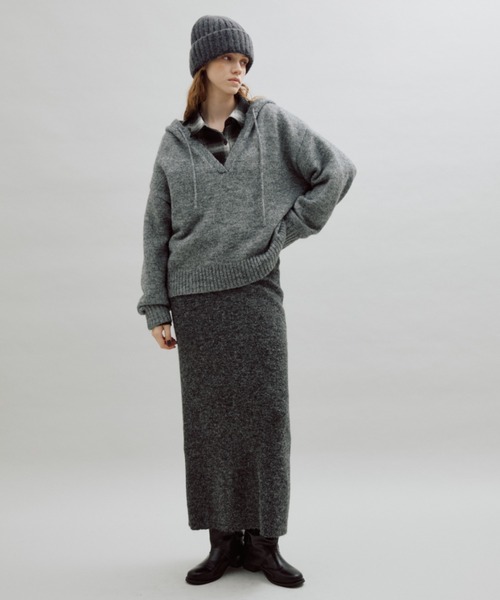 ANF.MUU(アンフムー)の「Vネックフーディニットプルオーバー(ニット/セーター・レディース・チャコールグレー/ブラウン/レッド・FREE)」の15枚目の写真