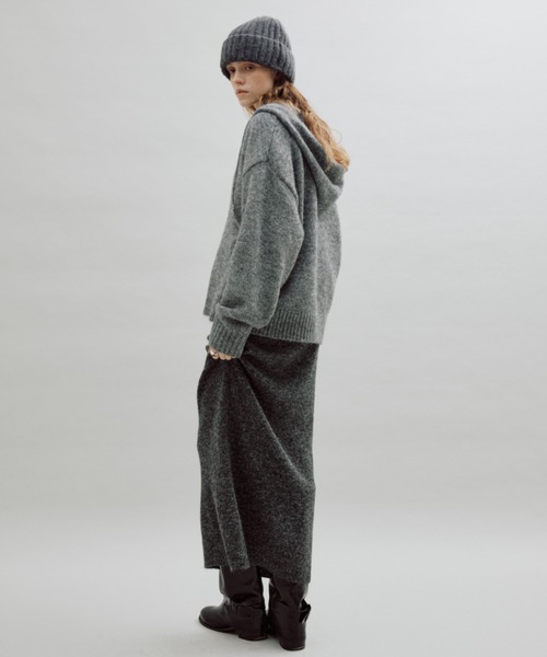 ANF.MUU(アンフムー)の「Vネックフーディニットプルオーバー(ニット/セーター・レディース・チャコールグレー/ブラウン/レッド・FREE)」の21枚目の写真
