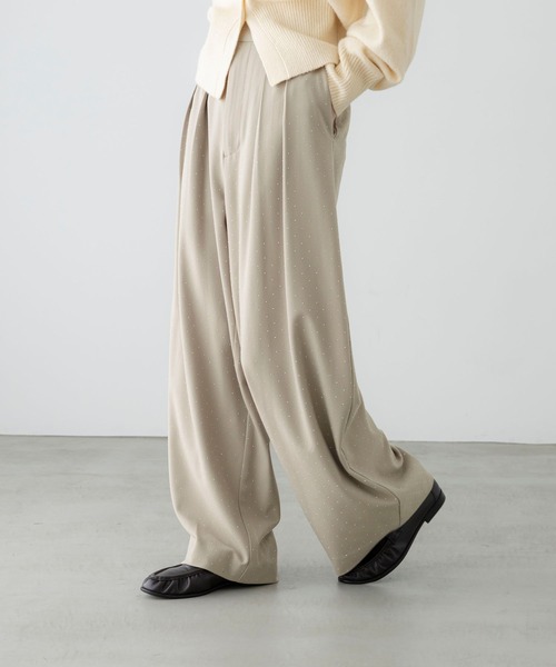 LOWRYS FARM(ローリーズファーム)の「TRビジューカーブパンツ 1077969(その他パンツ・レディース・グレー/ベージュ・MEDIUM/LARGE)」の5枚目の写真