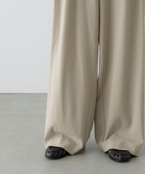 LOWRYS FARM(ローリーズファーム)の「TRビジューカーブパンツ 1077969(その他パンツ・レディース・グレー/ベージュ・MEDIUM/LARGE)」の6枚目の写真