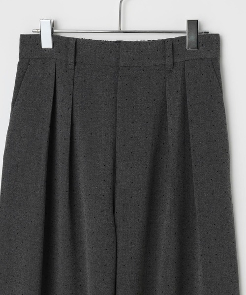 LOWRYS FARM(ローリーズファーム)の「TRビジューカーブパンツ 1077969(その他パンツ・レディース・グレー/ベージュ・MEDIUM/LARGE)」の8枚目の写真