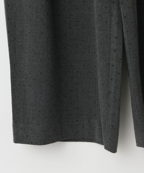 LOWRYS FARM(ローリーズファーム)の「TRビジューカーブパンツ 1077969(その他パンツ・レディース・グレー/ベージュ・MEDIUM/LARGE)」の10枚目の写真