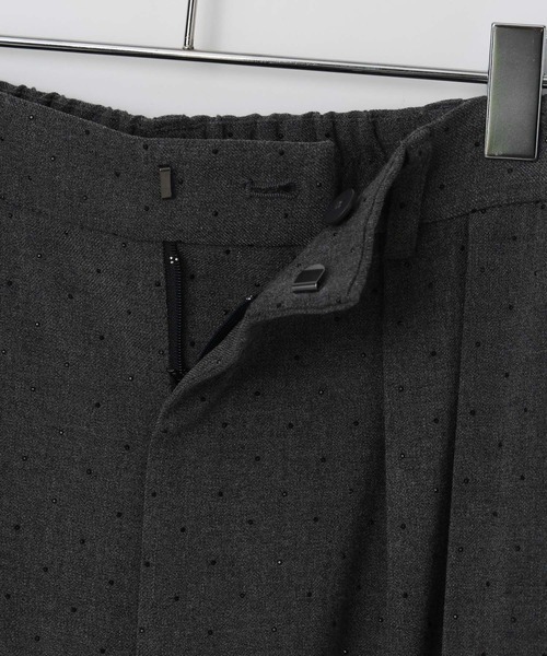 LOWRYS FARM(ローリーズファーム)の「TRビジューカーブパンツ 1077969(その他パンツ・レディース・グレー/ベージュ・MEDIUM/LARGE)」の11枚目の写真