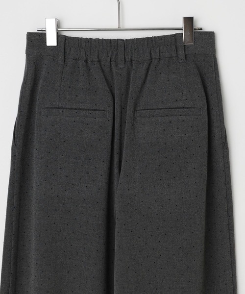 LOWRYS FARM(ローリーズファーム)の「TRビジューカーブパンツ 1077969(その他パンツ・レディース・グレー/ベージュ・MEDIUM/LARGE)」の13枚目の写真