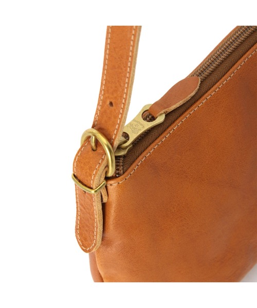 IL BISONTE(イルビゾンテ)の「IL BISONTE / ORIGINAL LEATHER / ショルダーバッグ(ショルダーバッグ・レディース・ブラック/ホワイト/ダークブラウン/レッド/オリーブ/ライトブラウン/ナチュラル/グリーン/オレンジ/レンガ/ネイビー/グレー・FREE)」の15枚目の写真