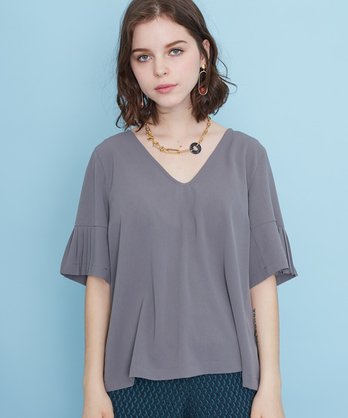 UNITED TOKYO（ユナイテッドトウキョウ）の「プリーツスリーブブラウス（シャツ/ブラウス・レディース・ホワイト/パープル/グレー/ベージュ/ブラック・1）」の3枚目の写真