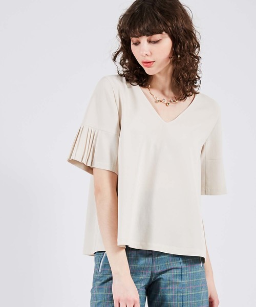 UNITED TOKYO（ユナイテッドトウキョウ）の「プリーツスリーブブラウス（シャツ/ブラウス・レディース・ホワイト/パープル/グレー/ベージュ/ブラック・1）」の2枚目の写真