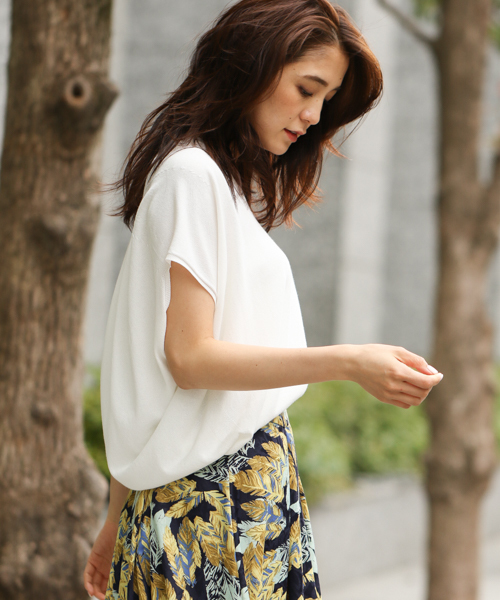 laboratory work（ラボラトリーワーク）の「コクーンホールガーメントVネックニットプルオーバー（ニット/セーター・レディース・ホワイト/ブラック/オレンジ・MEDIUM）」の19枚目の写真