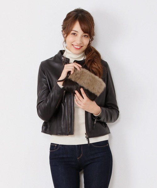 sankyo shokai(サンキョウショウカイ)の「ラビットファー バイカラー ポーチ(クラッチバッグ・レディース・ピンク/ブルー/グレー/グリーン/ブラウン・FREE)」の18枚目の写真