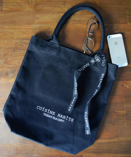 CUISINE HABITS（クイジーヌハビッツ）の「VERTICAL COTTON TOTE / コットントート（トートバッグ・レディース・ホワイト/ブラック/グレー/グレイッシュベージュ/ホワイト×ブラック・フリー）」の15枚目の写真