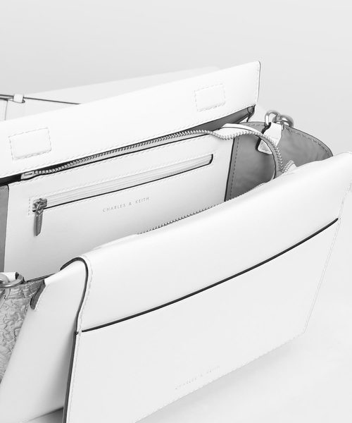 CHARLES & KEITH（チャールズ & キース）の「チェーンハンドル ショルダーバッグ /Chain Handle Shoulder bag（ショルダーバッグ・レディース・ホワイト/ブラック/イエロー/グリーン・M）」の22枚目の写真