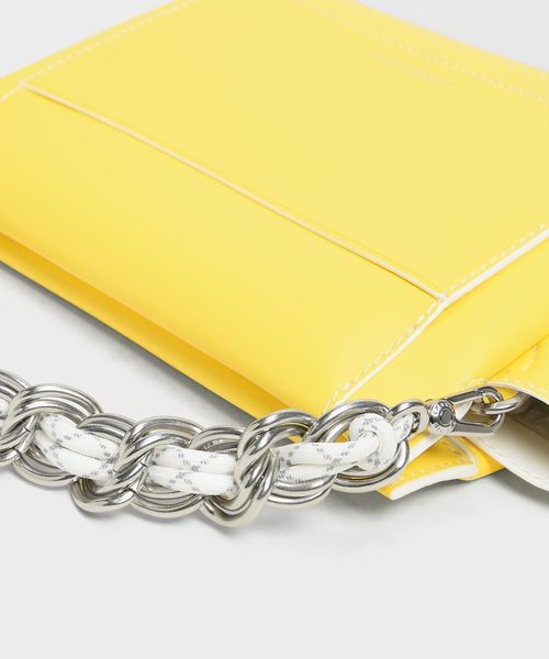 CHARLES & KEITH（チャールズ & キース）の「チェーンハンドル ショルダーバッグ /Chain Handle Shoulder bag（ショルダーバッグ・レディース・ホワイト/ブラック/イエロー/グリーン・M）」の14枚目の写真