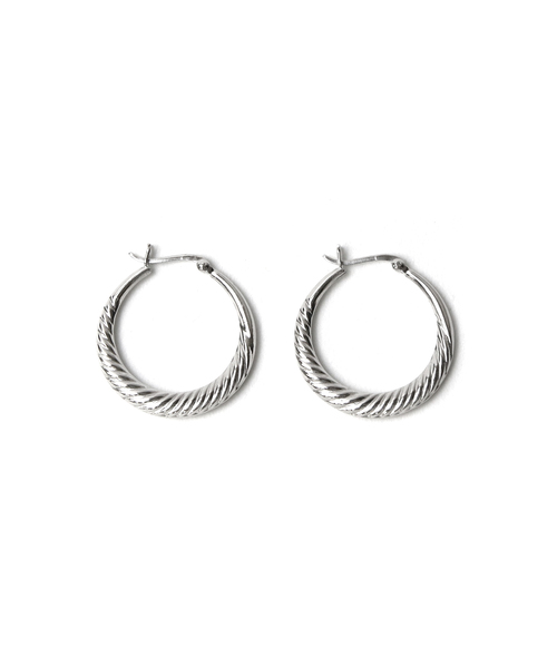 YArKA(ヤーカ)の「【YArKA/ヤーカ】silver925 twist design pole pierce/ツイストデザインピアス シルバー925(ピアス(両耳用)・レディース・シルバー・FREE)」の3枚目の写真