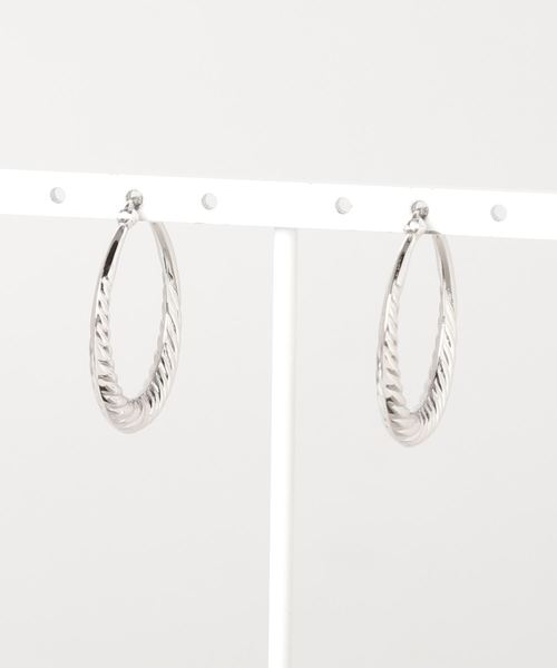 YArKA(ヤーカ)の「【YArKA/ヤーカ】silver925 twist design pole pierce/ツイストデザインピアス シルバー925(ピアス(両耳用)・レディース・シルバー・FREE)」の4枚目の写真