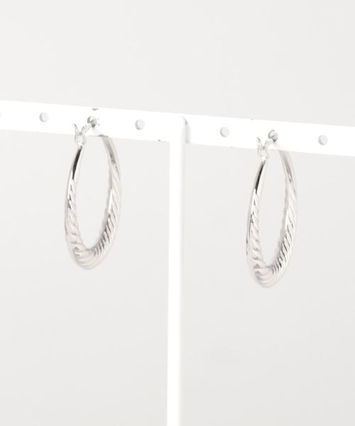 YArKA(ヤーカ)の「【YArKA/ヤーカ】silver925 twist design pole pierce/ツイストデザインピアス シルバー925(ピアス(両耳用)・レディース・シルバー・FREE)」の6枚目の写真