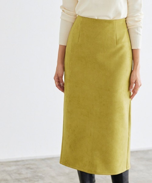 Pierrot(ピエロ)の「カットスエードタイトスカート ノーマル(スカート・レディース・ブラウン/アイボリー/ブルー系その他/ブラウン系その他/グレイッシュベージュ/ライトグレー/ラベンダー/イエロー/グリーン系その他/グレー系その他/ベージュ/アッシュ/パープル系その他/モカ/グレー・M/L)」の15枚目の写真