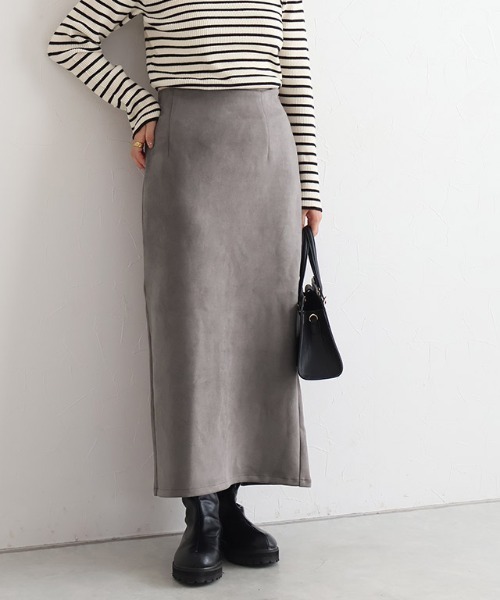 Pierrot(ピエロ)の「カットスエードタイトスカート ノーマル(スカート・レディース・ブラウン/アイボリー/ブルー系その他/ブラウン系その他/グレイッシュベージュ/ライトグレー/ラベンダー/イエロー/グリーン系その他/グレー系その他/ベージュ/アッシュ/パープル系その他/モカ/グレー・M/L)」の1枚目の写真