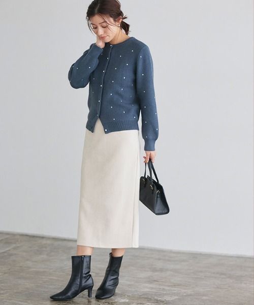 Pierrot(ピエロ)の「カットスエードタイトスカート ノーマル(スカート・レディース・ブラウン/アイボリー/ブルー系その他/ブラウン系その他/グレイッシュベージュ/ライトグレー/ラベンダー/イエロー/グリーン系その他/グレー系その他/ベージュ/アッシュ/パープル系その他/モカ/グレー・M/L)」の16枚目の写真