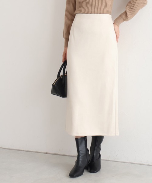 Pierrot(ピエロ)の「カットスエードタイトスカート ノーマル(スカート・レディース・ブラウン/アイボリー/ブルー系その他/ブラウン系その他/グレイッシュベージュ/ライトグレー/ラベンダー/イエロー/グリーン系その他/グレー系その他/ベージュ/アッシュ/パープル系その他/モカ/グレー・M/L)」の22枚目の写真