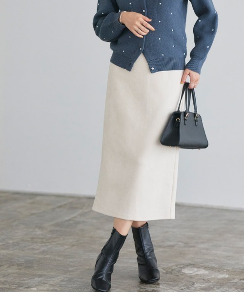 Pierrot(ピエロ)の「カットスエードタイトスカート ノーマル(スカート・レディース・ブラウン/アイボリー/ブルー系その他/ブラウン系その他/グレイッシュベージュ/ライトグレー/ラベンダー/イエロー/グリーン系その他/グレー系その他/ベージュ/アッシュ/パープル系その他/モカ/グレー・M/L)」の19枚目の写真