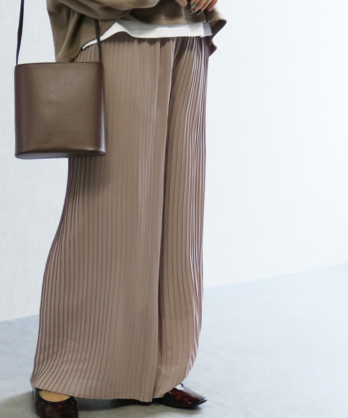 reca（レカ）の「プリーツワイドパンツ（その他パンツ・レディース・ブラック/グレイッシュベージュ/カーキ/ダークベージュ・M）」の3枚目の写真