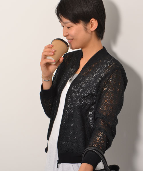 AMERICAN RAG CIE(アメリカンラグシー)の「エンブロイダリーレースブルゾン(その他アウター・レディース・ブラック/ホワイト・FREE)」の15枚目の写真