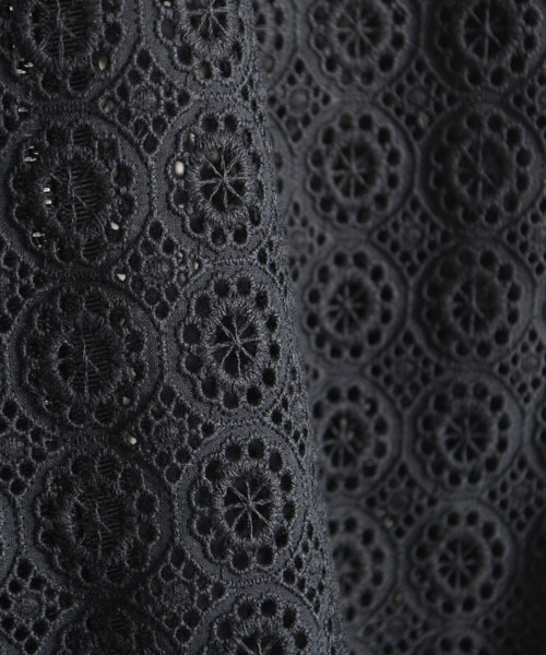 AMERICAN RAG CIE(アメリカンラグシー)の「エンブロイダリーレースブルゾン(その他アウター・レディース・ブラック/ホワイト・FREE)」の6枚目の写真