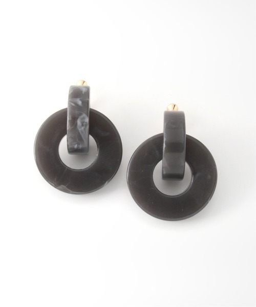 SLOBE IENA（スローブイエナ）の「SLOBE アクリルリングイヤリング◆（イヤリング・レディース・ブラック/ベージュ/オレンジ・FREE）」の2枚目の写真