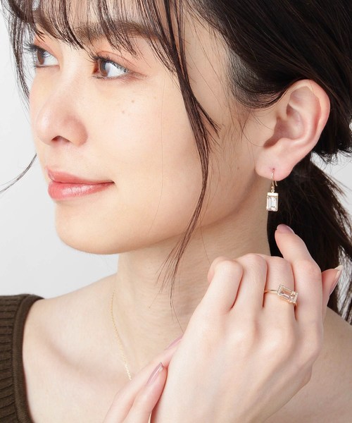 COCOSHNIK（ココシュニック）の「カラーストーン（ミスティーローズトパーズ）　バゲットカット　フックピアス（ピアス（両耳用）・レディース・ライトオレンジ系1・00）」の7枚目の写真
