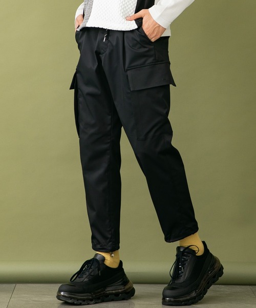 UNITED TOKYO(ユナイテッドトウキョウ)の「撥水ストレッチカーゴパンツ(カーゴパンツ・メンズ・ブラック/グレイッシュベージュ・1/2/3)」の2枚目の写真