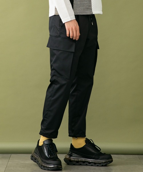 UNITED TOKYO(ユナイテッドトウキョウ)の「撥水ストレッチカーゴパンツ(カーゴパンツ・メンズ・ブラック/グレイッシュベージュ・1/2/3)」の4枚目の写真
