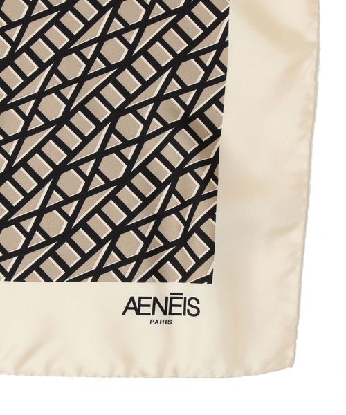 SHIPS(シップス)の「AENEIS:モノグラムプリントスカーフ(ストール/ショール・レディース・ブラウン/ベージュ・ONE SIZE)」の4枚目の写真
