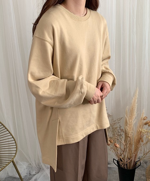 slowmelly（スローメリー）の「【WEARISTA てら】サイドスリット裏毛プルオーバー（スウェット・レディース・ベージュ/ブラウン/ピンク/モスグリーン・FREE）」の3枚目の写真