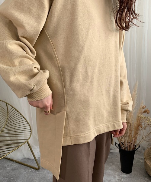 slowmelly（スローメリー）の「【WEARISTA てら】サイドスリット裏毛プルオーバー（スウェット・レディース・ベージュ/ブラウン/ピンク/モスグリーン・FREE）」の8枚目の写真