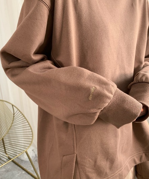 slowmelly（スローメリー）の「【WEARISTA てら】サイドスリット裏毛プルオーバー（スウェット・レディース・ベージュ/ブラウン/ピンク/モスグリーン・FREE）」の11枚目の写真