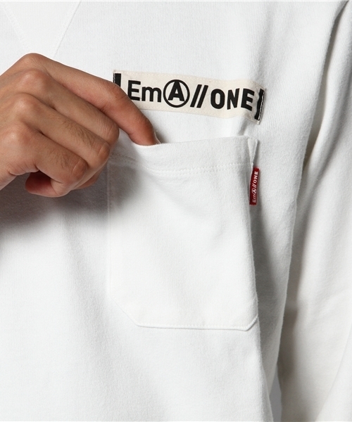 WHO'S WHO gallery(フーズフーギャラリー)の「【Em@//ONE】ポケットL/S(Tシャツ/カットソー・メンズ・オフホワイト/ネイビー・MEDIUM/LARGE)」の3枚目の写真