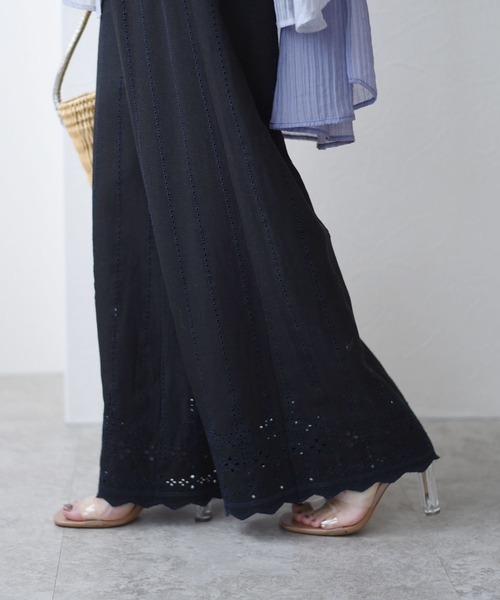 Eimee Law(エイミーロウ)の「カット刺繍リラックスパンツ(その他パンツ・レディース・ブラック/ライトベージュ・38)」の15枚目の写真
