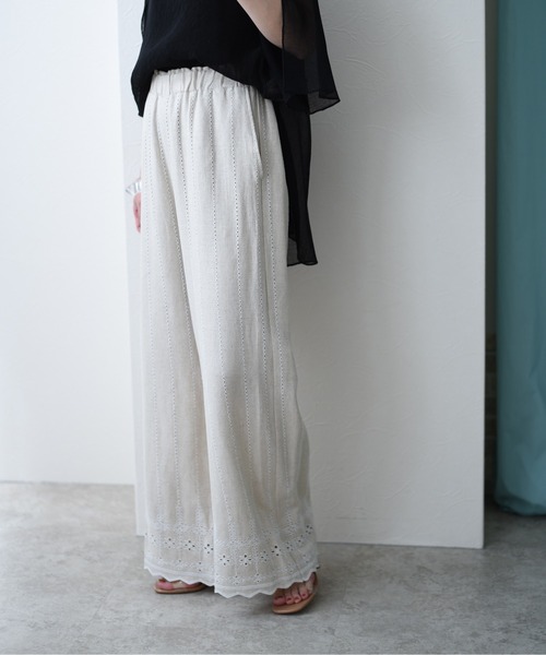 Eimee Law(エイミーロウ)の「カット刺繍リラックスパンツ(その他パンツ・レディース・ブラック/ライトベージュ・38)」の21枚目の写真