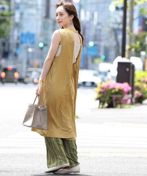 Ray BEAMS（レイビームス）の「Ray BEAMS / バックオープン ノースリーブ シャツワンピース（ワンピース・レディース・ナチュラル/イエロー系その他5・ONE SIZE）」の18枚目の写真