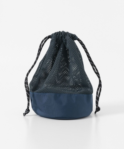 ITEMS URBANRESEARCH（アイテムズ アーバンリサーチ）の「メッシュ ドロスト巾着バッグ（ショルダーバッグ・メンズ・ネイビー/ブラック/オリーブ・-）」の7枚目の写真