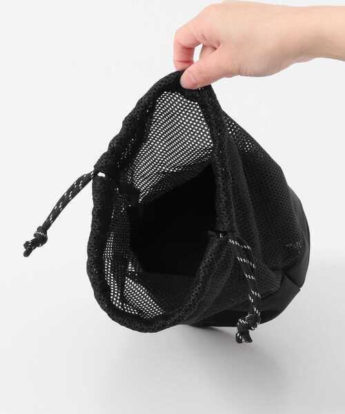 ITEMS URBANRESEARCH（アイテムズ アーバンリサーチ）の「メッシュ ドロスト巾着バッグ（ショルダーバッグ・メンズ・ネイビー/ブラック/オリーブ・-）」の12枚目の写真
