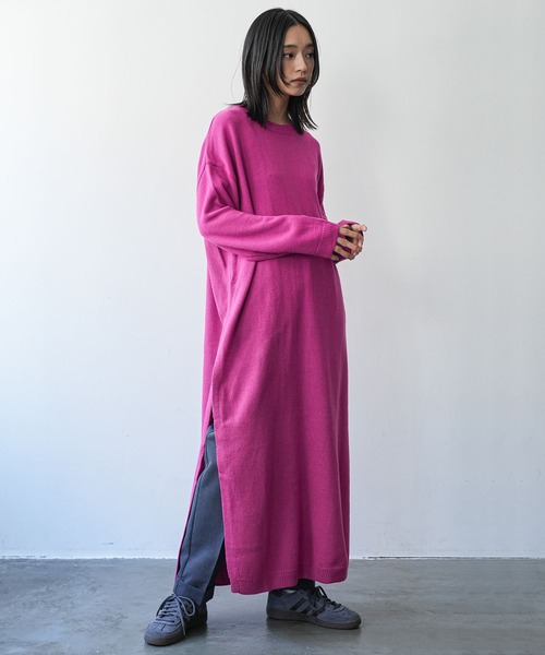 mili an deni（ミリアンデニ）の「クルーネックサイドスリットニットロングワンピース（ワンピース・レディース・ライトグレー/アイボリー/ベージュ/ブラック/ブルー/チャコールグレー/グリーン/パープル/ネイビー・L/M）」の9枚目の写真