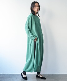 クルーネックサイドスリットニットロングワンピース