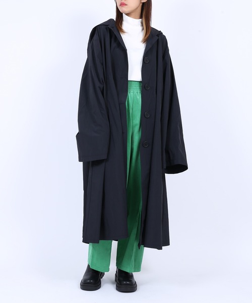 PUNYUS（プニュズ）の「HOODEDナイロンコート（マウンテンパーカー・レディース・オフホワイト/カーキ/ベージュ/ブラック/ライトピンク・3/4）」の3枚目の写真