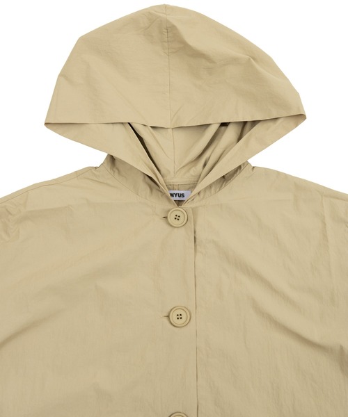 PUNYUS（プニュズ）の「HOODEDナイロンコート（マウンテンパーカー・レディース・オフホワイト/カーキ/ベージュ/ブラック/ライトピンク・3/4）」の11枚目の写真