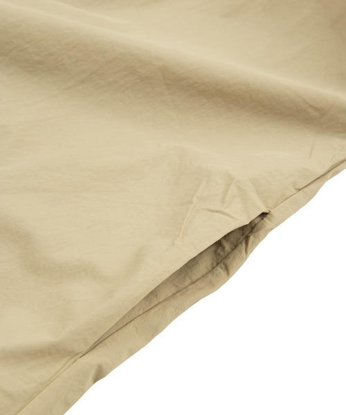 PUNYUS（プニュズ）の「HOODEDナイロンコート（マウンテンパーカー・レディース・オフホワイト/カーキ/ベージュ/ブラック/ライトピンク・3/4）」の13枚目の写真