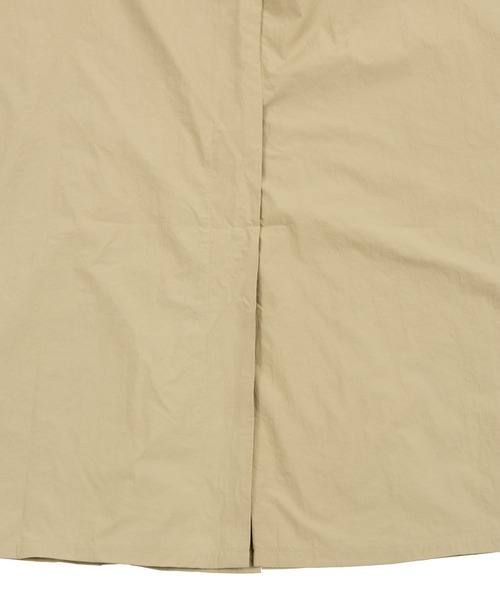 PUNYUS（プニュズ）の「HOODEDナイロンコート（マウンテンパーカー・レディース・オフホワイト/カーキ/ベージュ/ブラック/ライトピンク・3/4）」の15枚目の写真