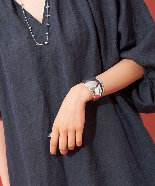 plage（プラージュ）の「【JAMIRAY/ジャミレイ】SHELL バングル◆（バングル/リストバンド・レディース・シルバー・FREE）」の7枚目の写真